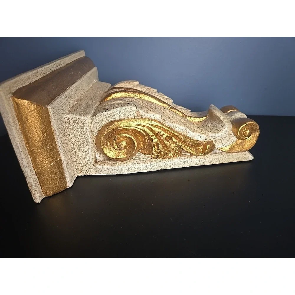 Early‎ Italian Rococo Style Carved Giltwood Wall Bracket Wall Corbel Wall Shelf